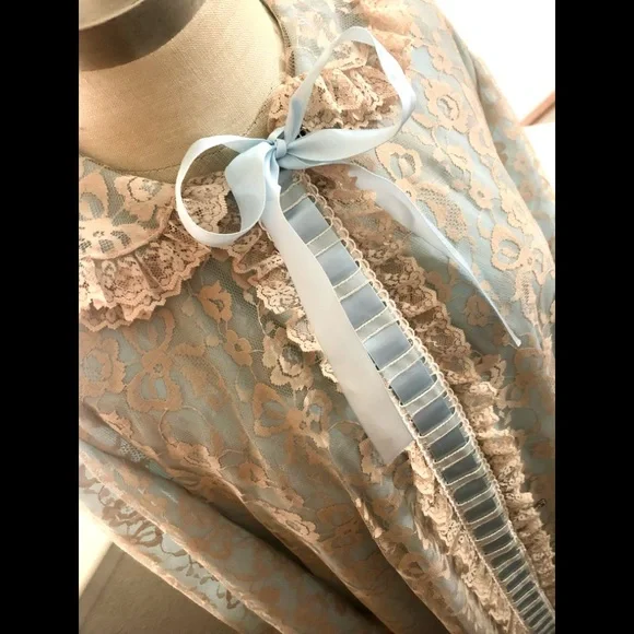 OOAK RARE VINTAGE LIKE NEW!! Blue Full Lace Robe and Gown Set - Picture 4 of 16